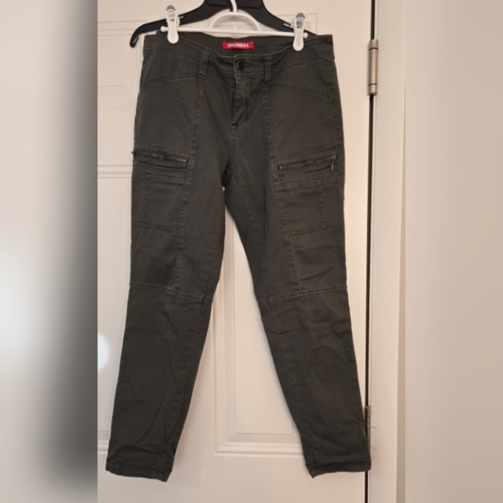 UNIONBAY Women's Dark Gray Straight Leg Jeans